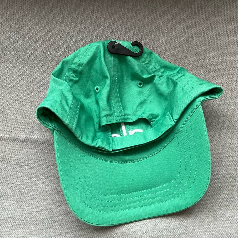 Alo Yoga Off-Duty Cap Green Lettuce/White - Picture 5 of 7